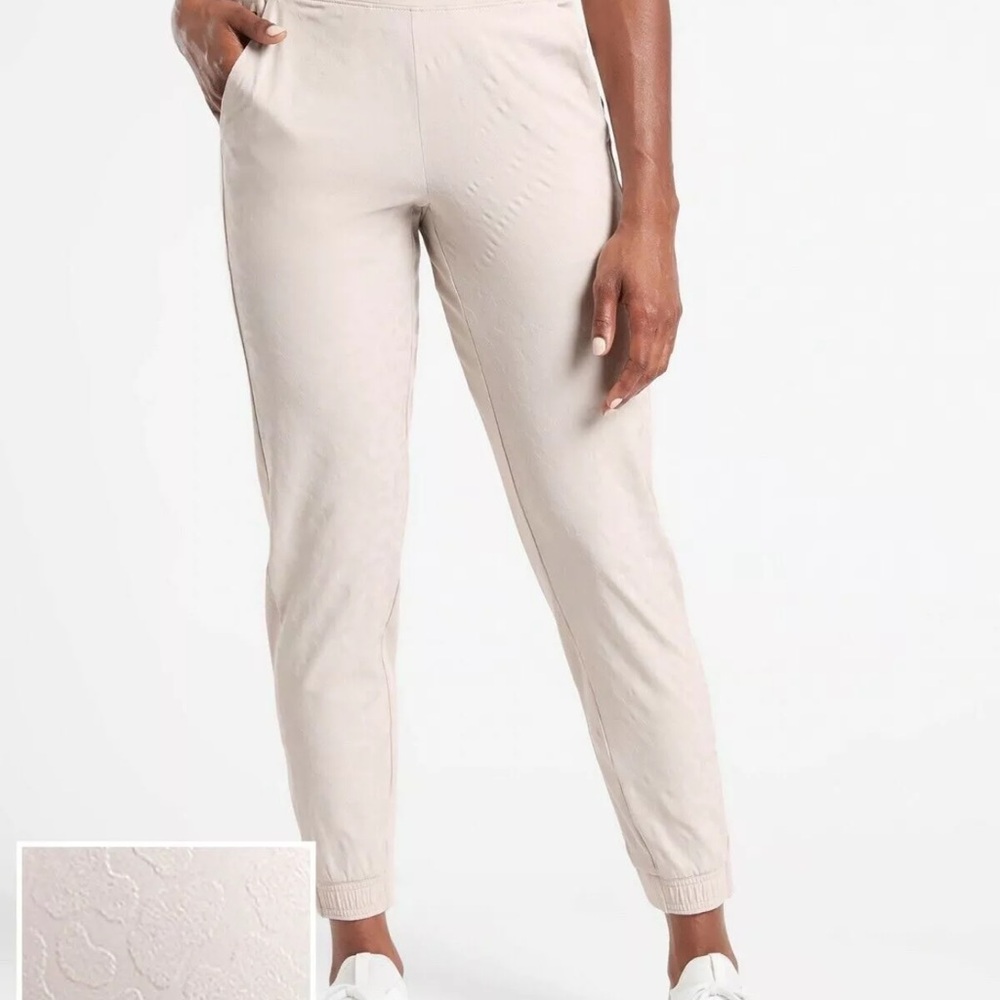 Athleta Brooklyn textured jogger cream size 4
